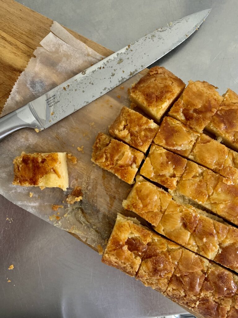 Zelf Boterkoek Bakken: Simpel, Smeuïg en Onweerstaanbaar Lekker